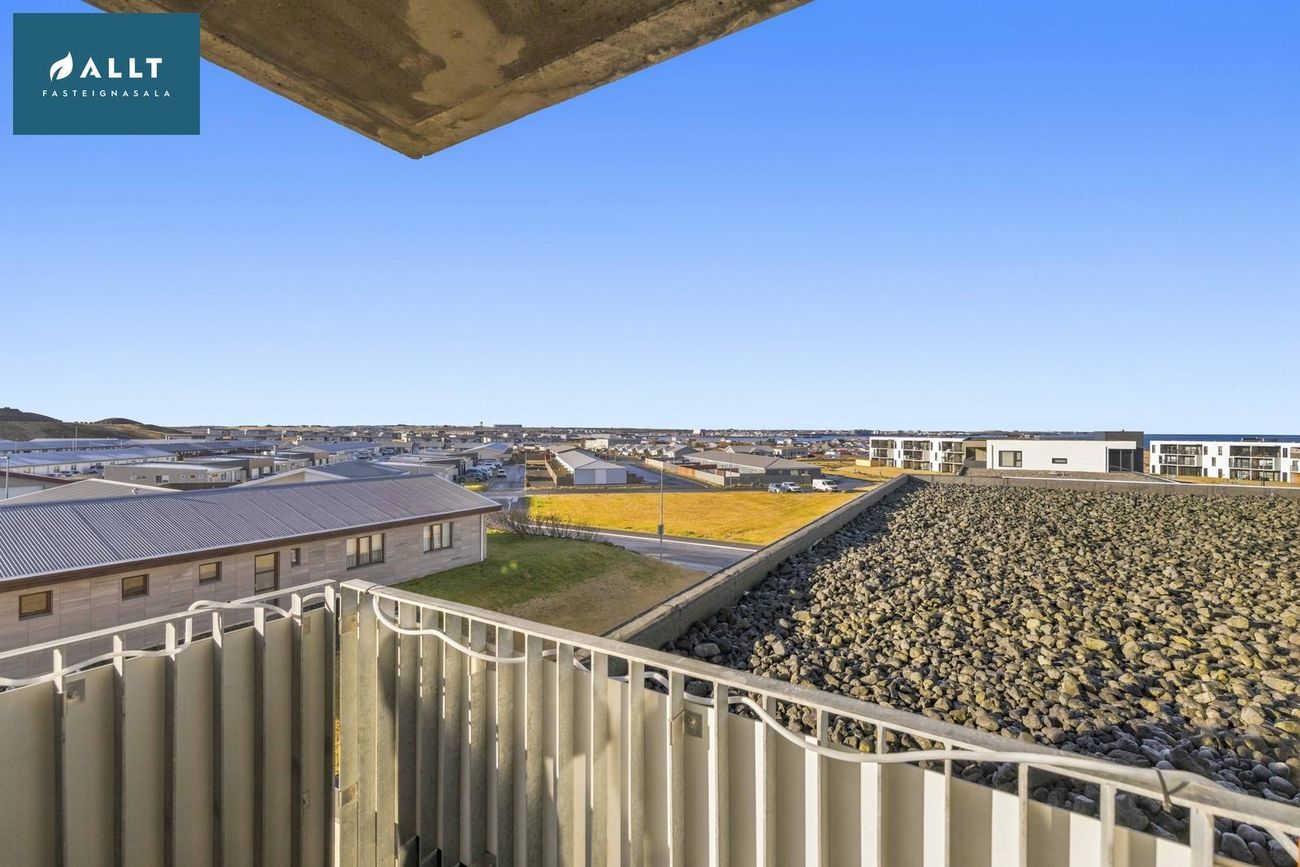 Dalsbraut 6, 260 Reykjanesbær