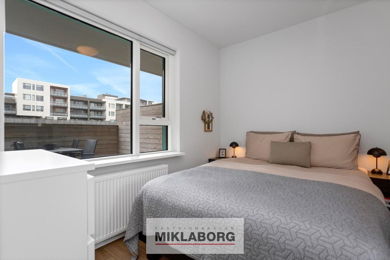 Fálkahlíð 3, 102 Reykjavík