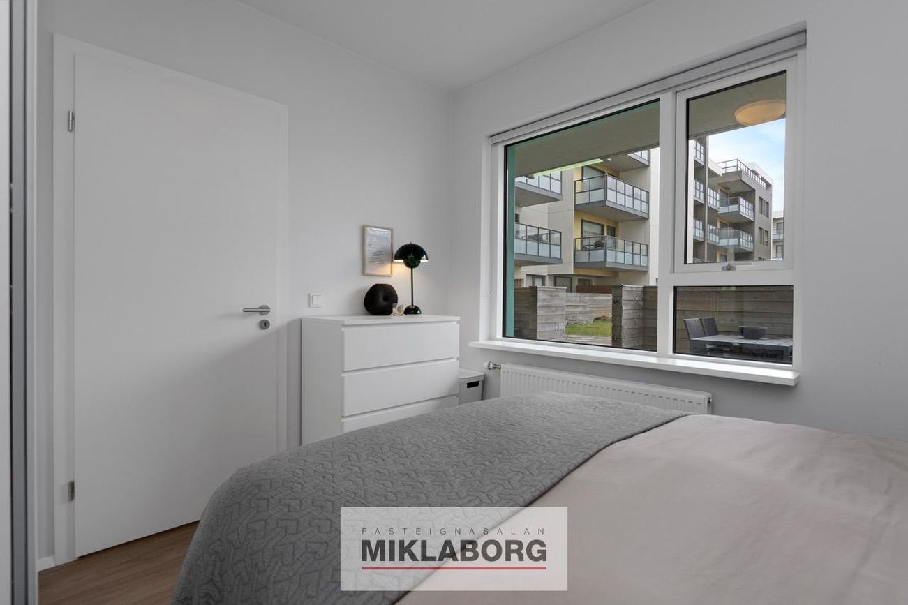Fálkahlíð 3, 102 Reykjavík
