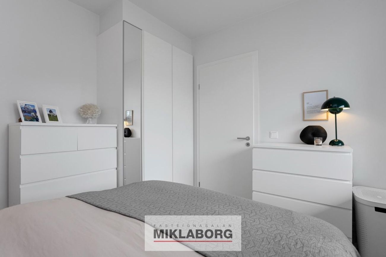 Fálkahlíð 3, 102 Reykjavík