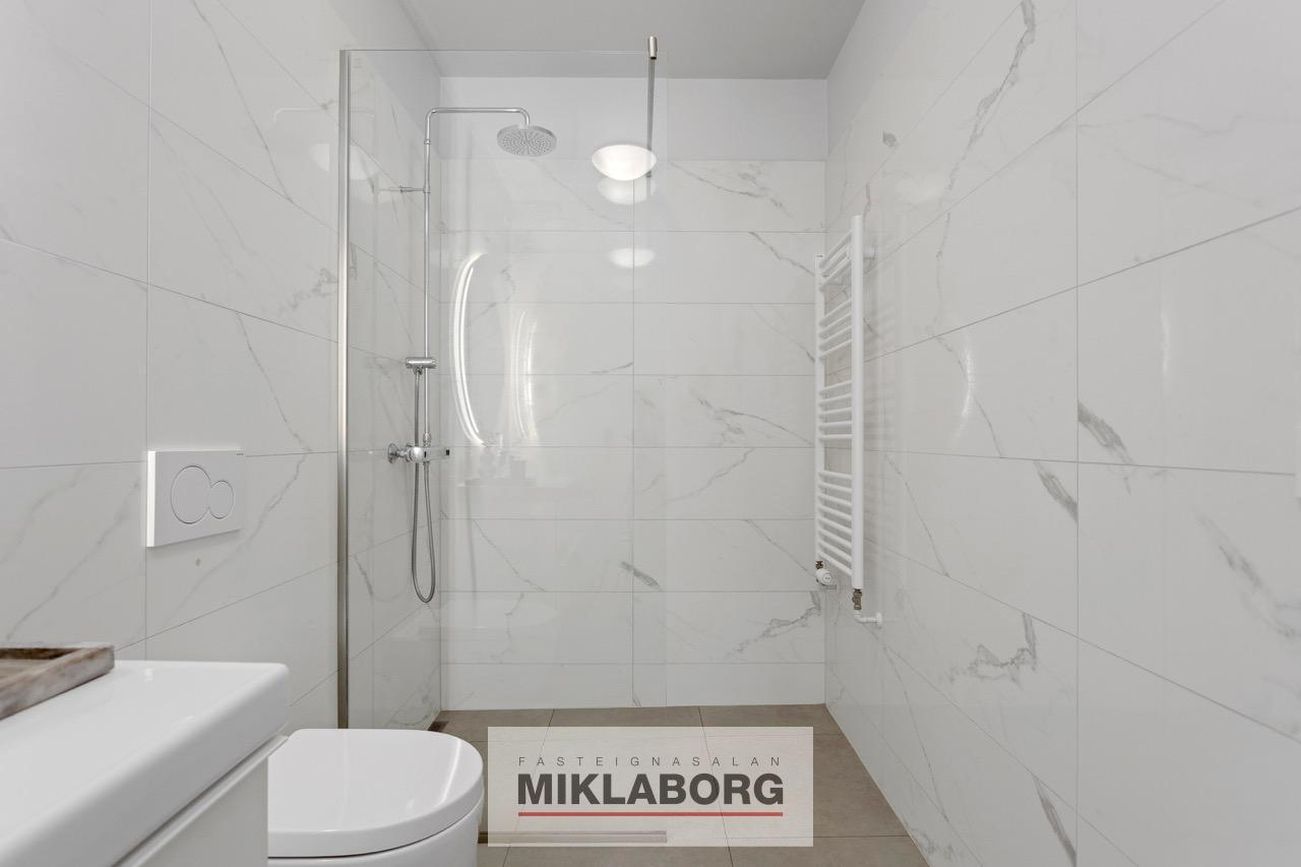 Fálkahlíð 3, 102 Reykjavík