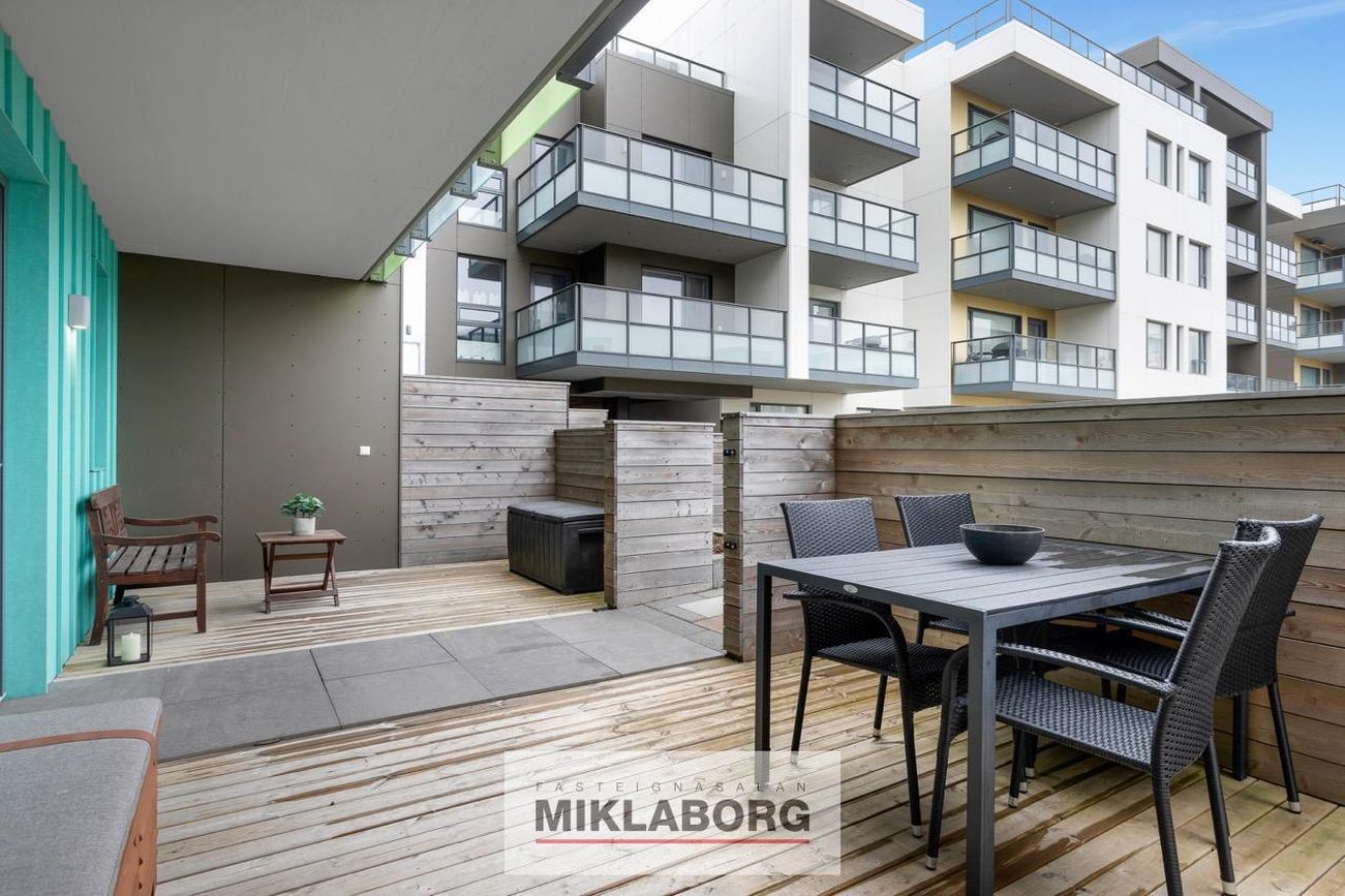 Fálkahlíð 3, 102 Reykjavík