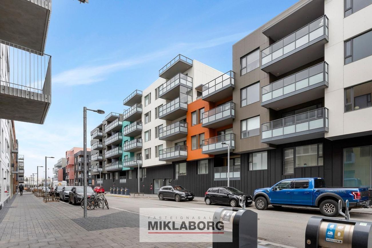 Fálkahlíð 3, 102 Reykjavík