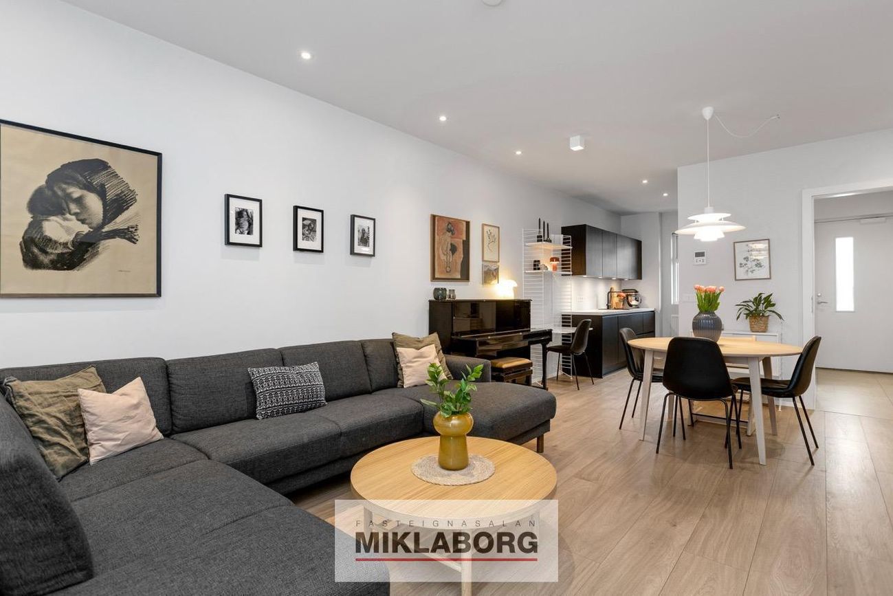 Fálkahlíð 3, 102 Reykjavík