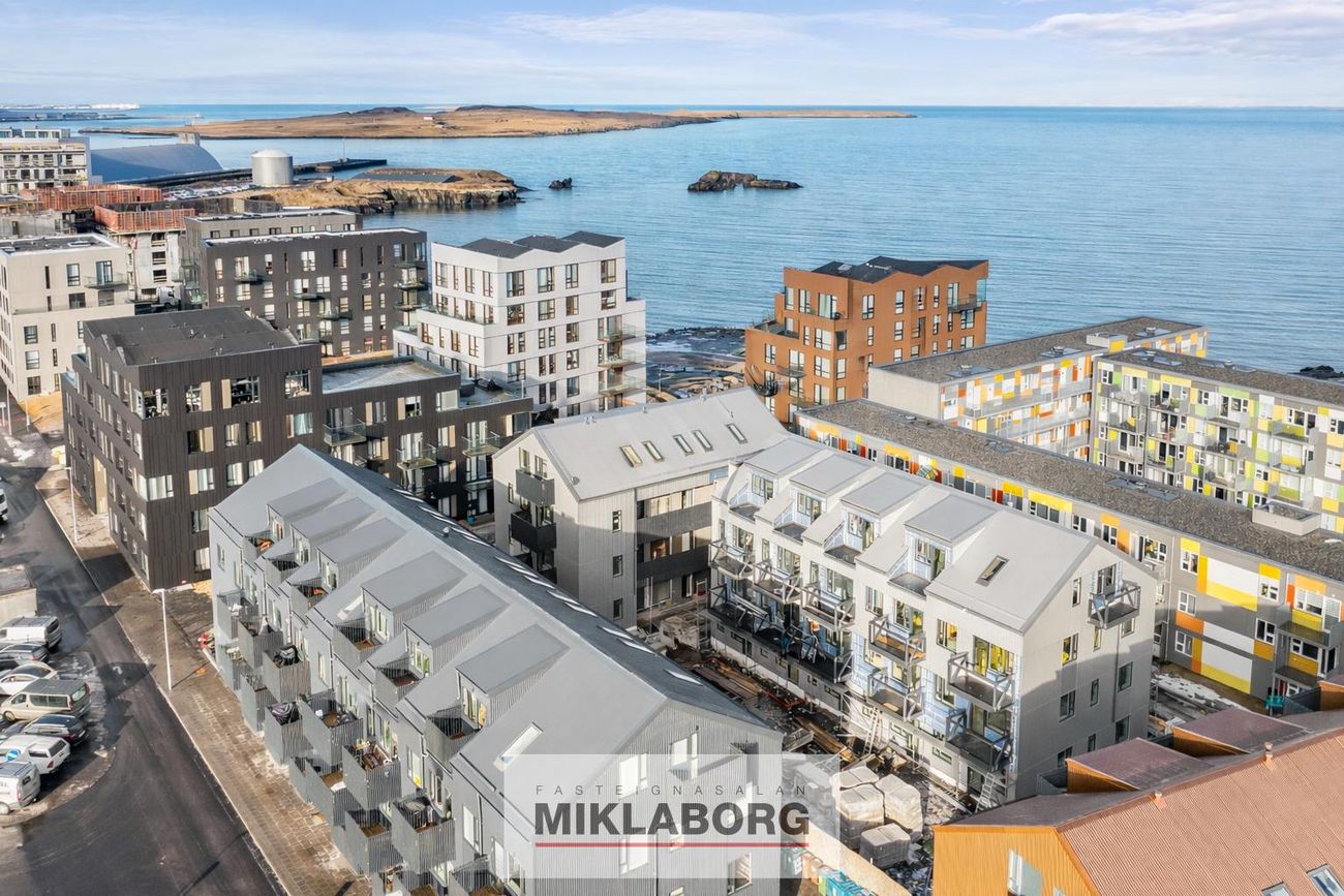 Jöfursbás 9C - 0202, 112 Reykjavík