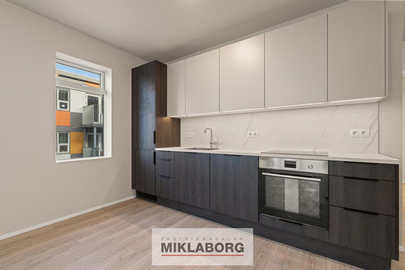 Jöfursbás 9C - 0202, 112 Reykjavík