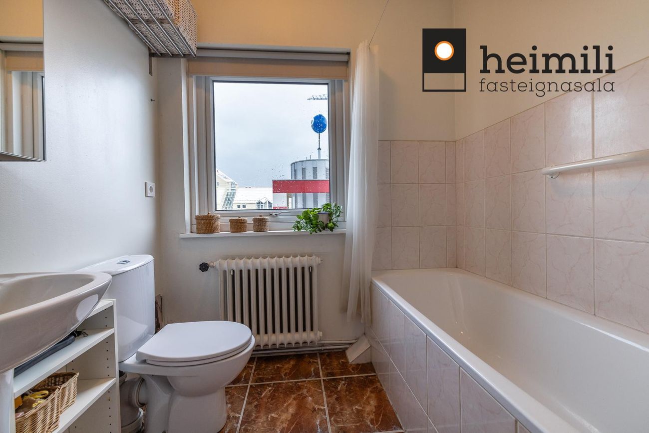 Hverfisgata 82 - 0201, 101 Reykjavík