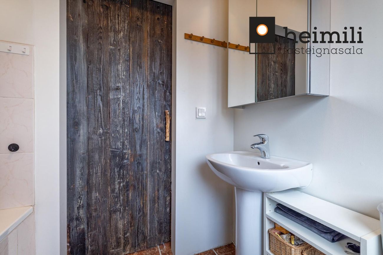 Hverfisgata 82 - 0201, 101 Reykjavík