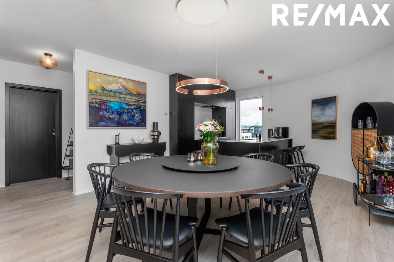 Hverfisgata 96, 101 Reykjavík