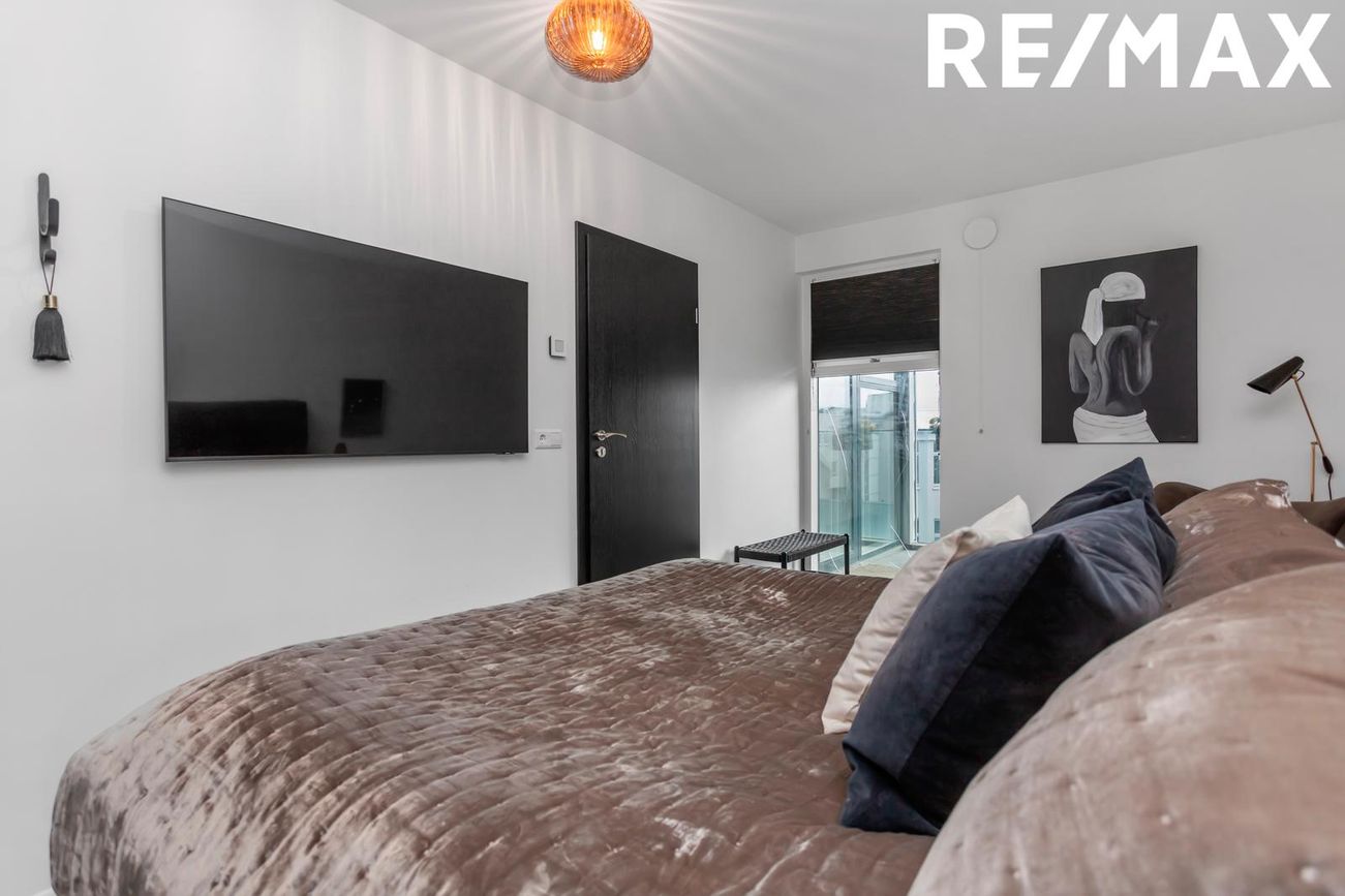 Hverfisgata 96, 101 Reykjavík