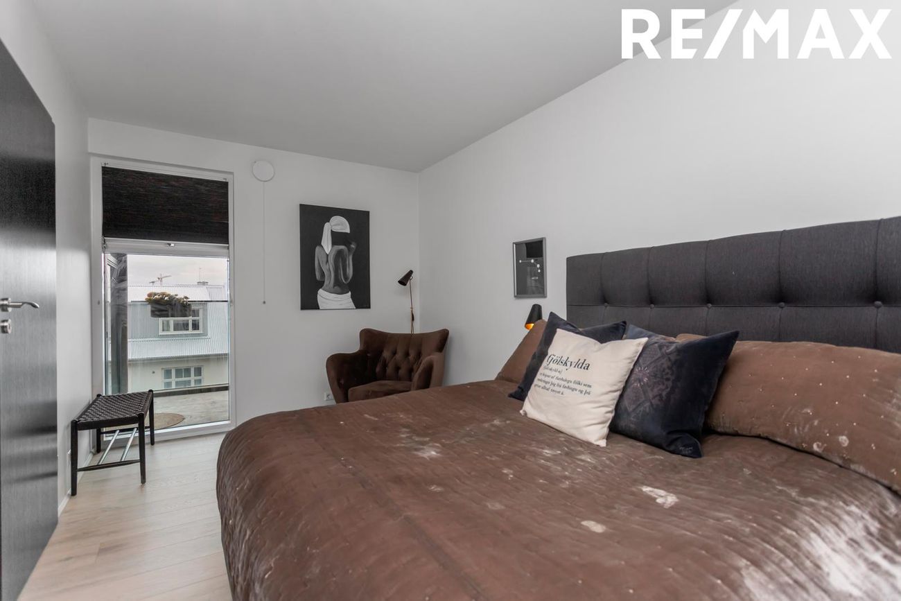 Hverfisgata 96, 101 Reykjavík