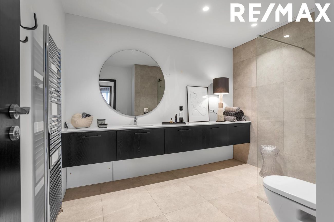 Hverfisgata 96, 101 Reykjavík