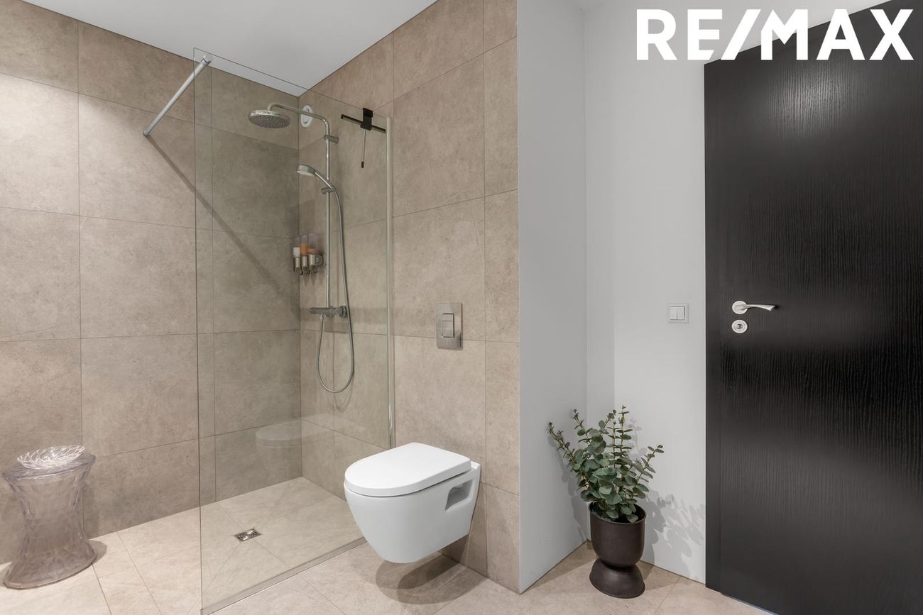 Hverfisgata 96, 101 Reykjavík