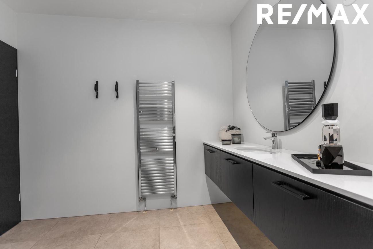 Hverfisgata 96, 101 Reykjavík