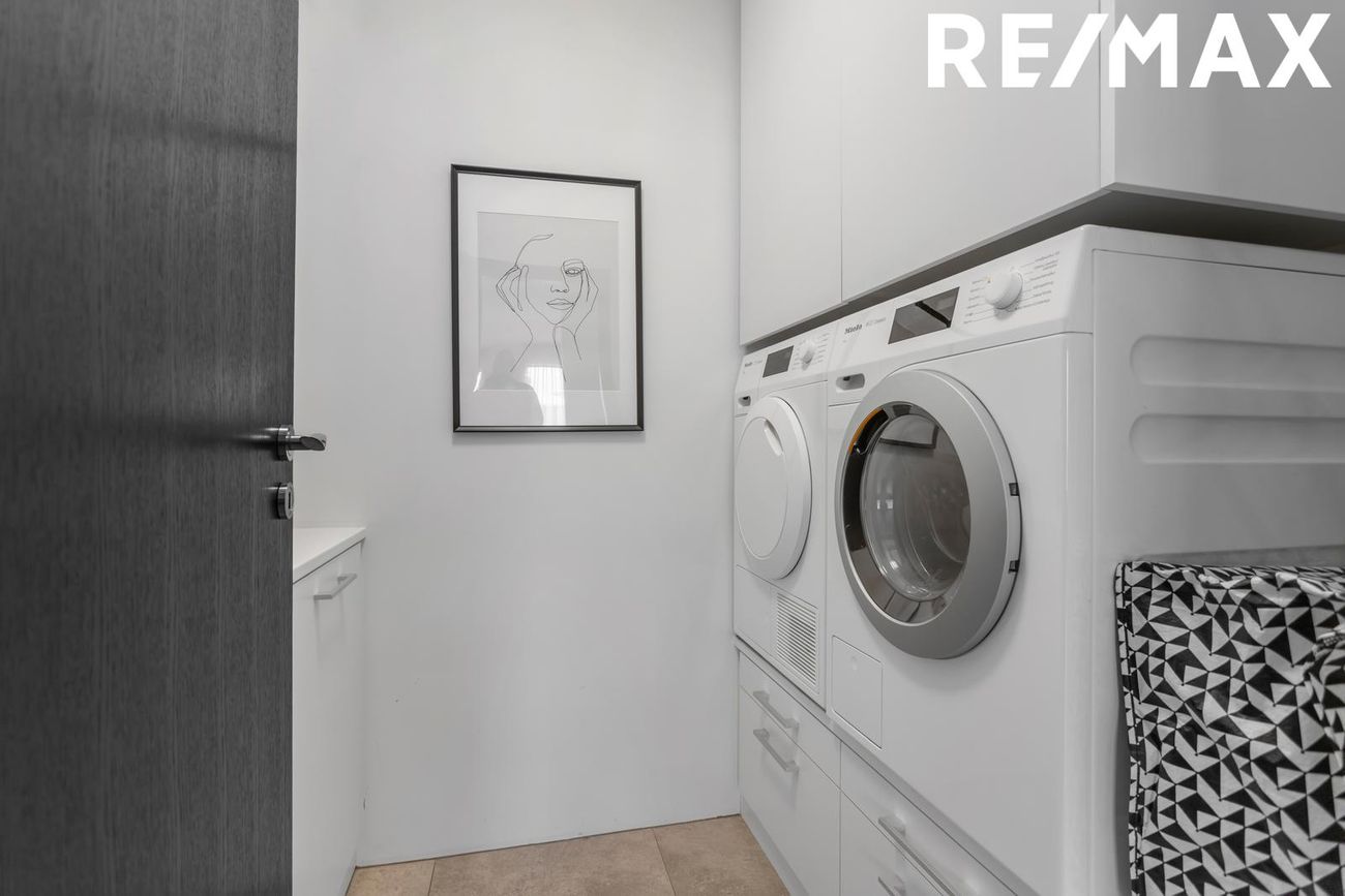 Hverfisgata 96, 101 Reykjavík