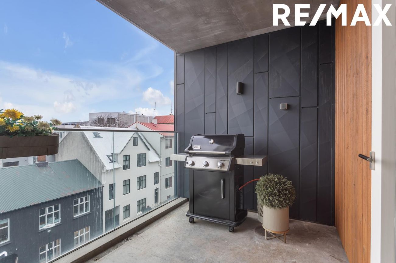 Hverfisgata 96, 101 Reykjavík