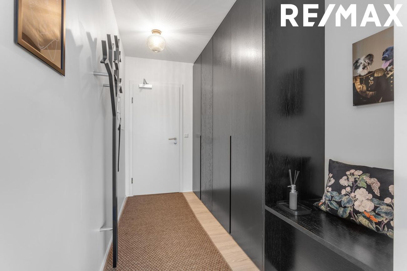 Hverfisgata 96, 101 Reykjavík