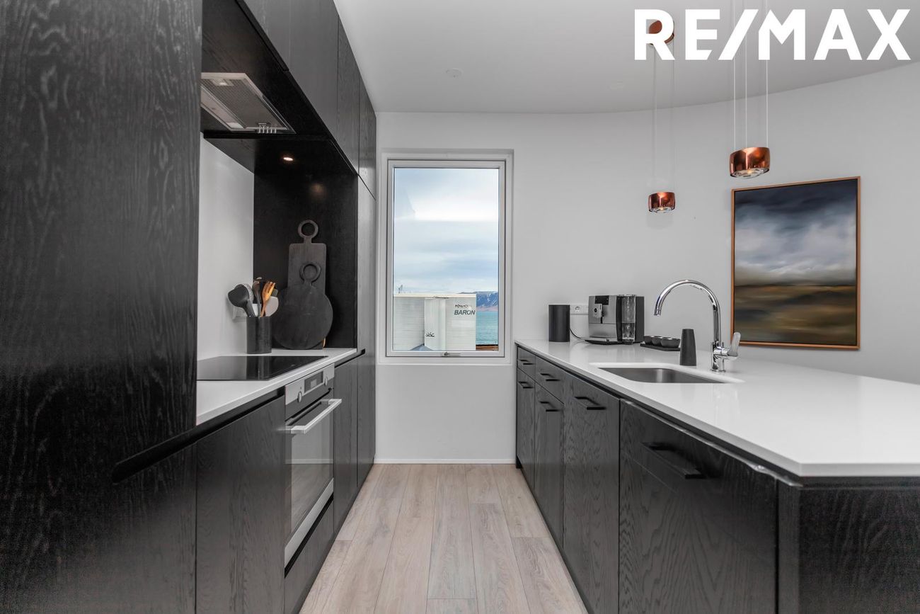 Hverfisgata 96, 101 Reykjavík