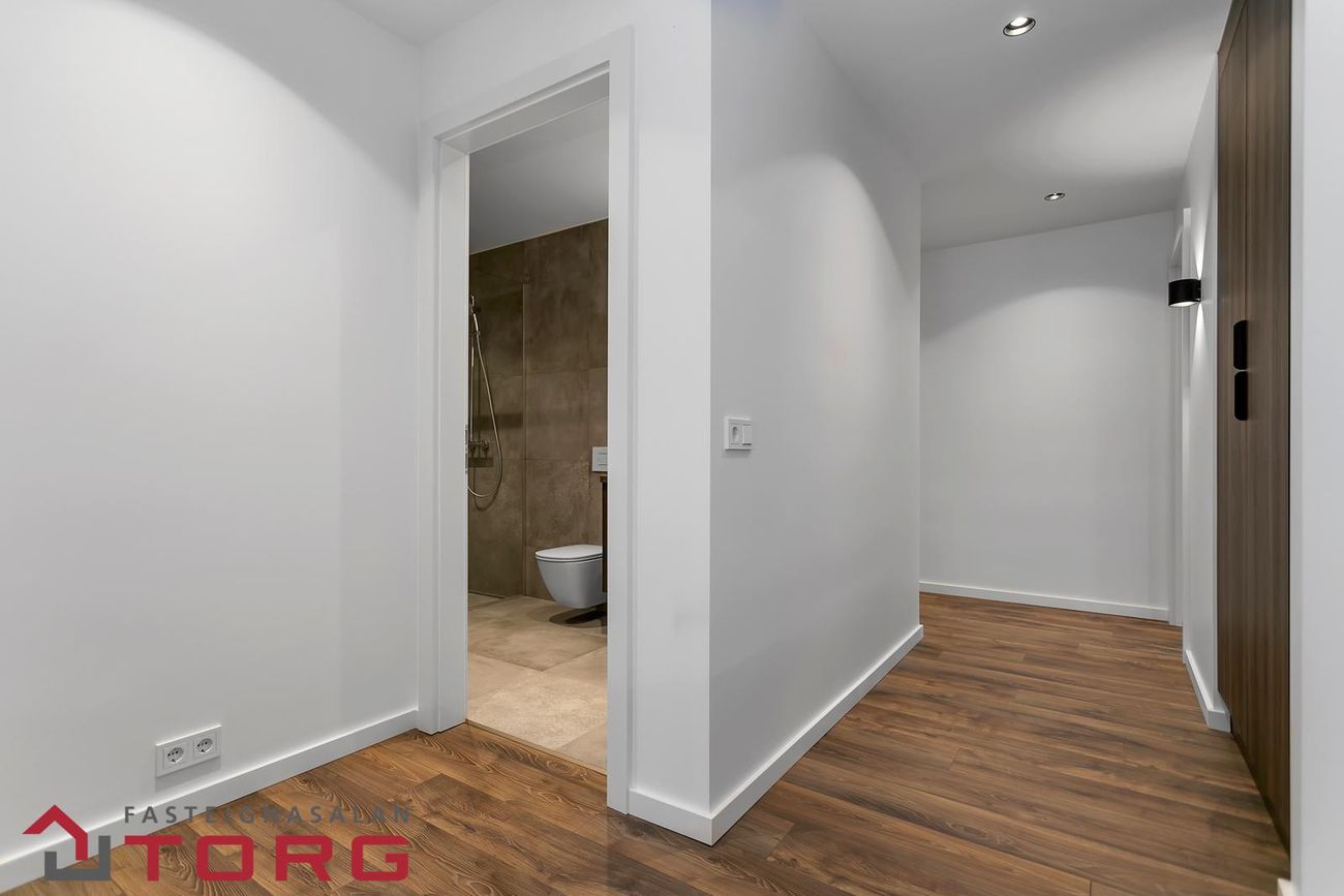 Grensásvegur 1F - 0402, 108 Reykjavík