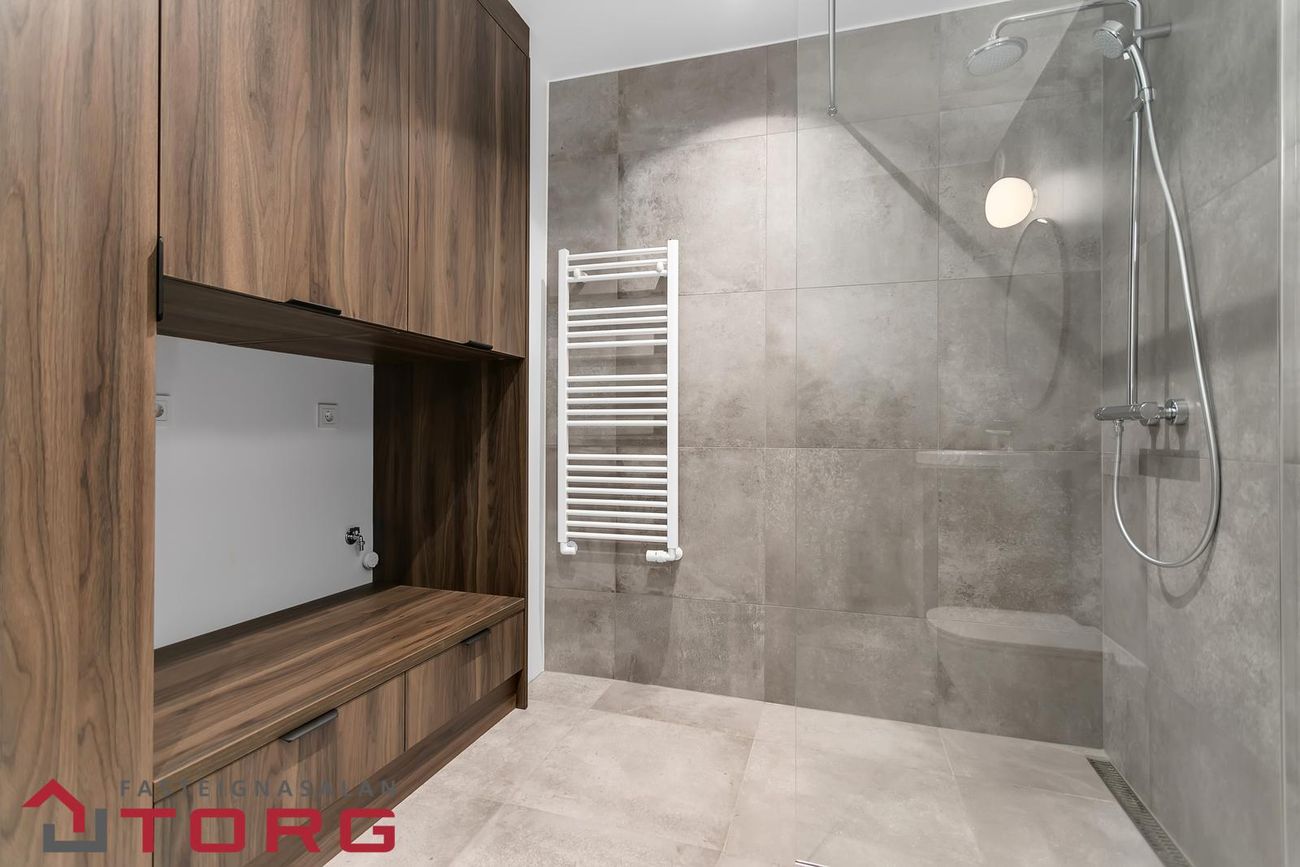 Grensásvegur 1F - 0402, 108 Reykjavík