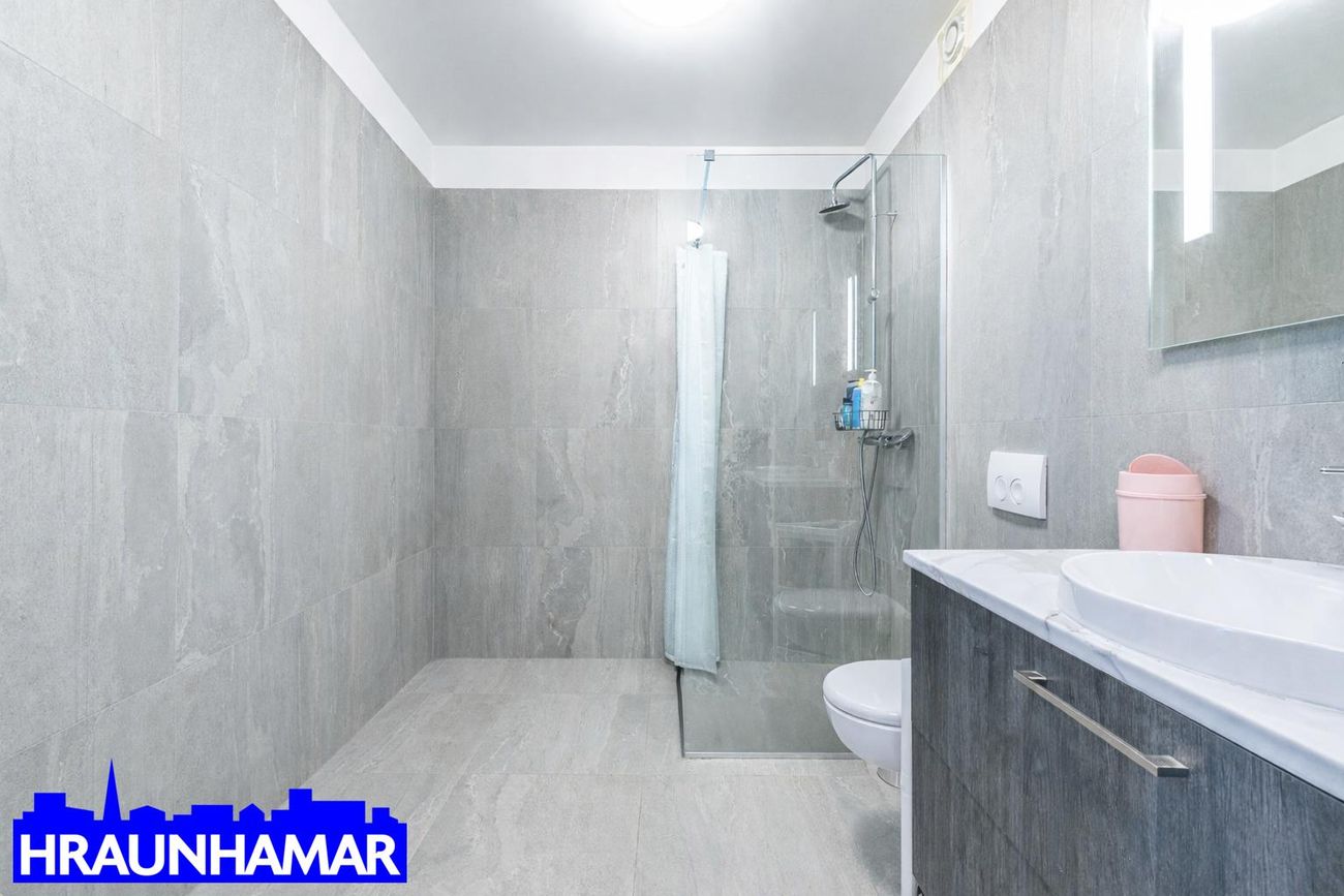 Hringhamar 7, 221 Hafnarfjörður