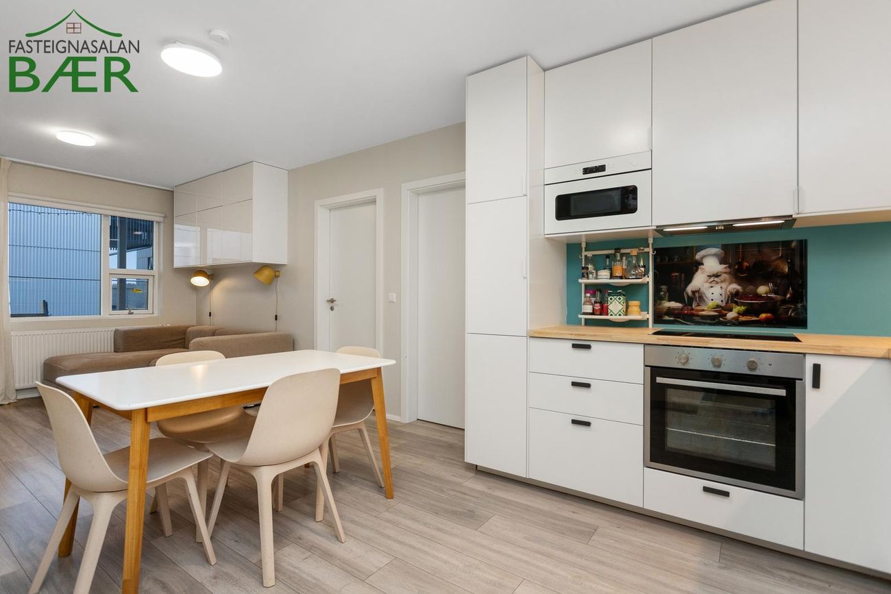 Jöfursbás 11B, 112 Reykjavík