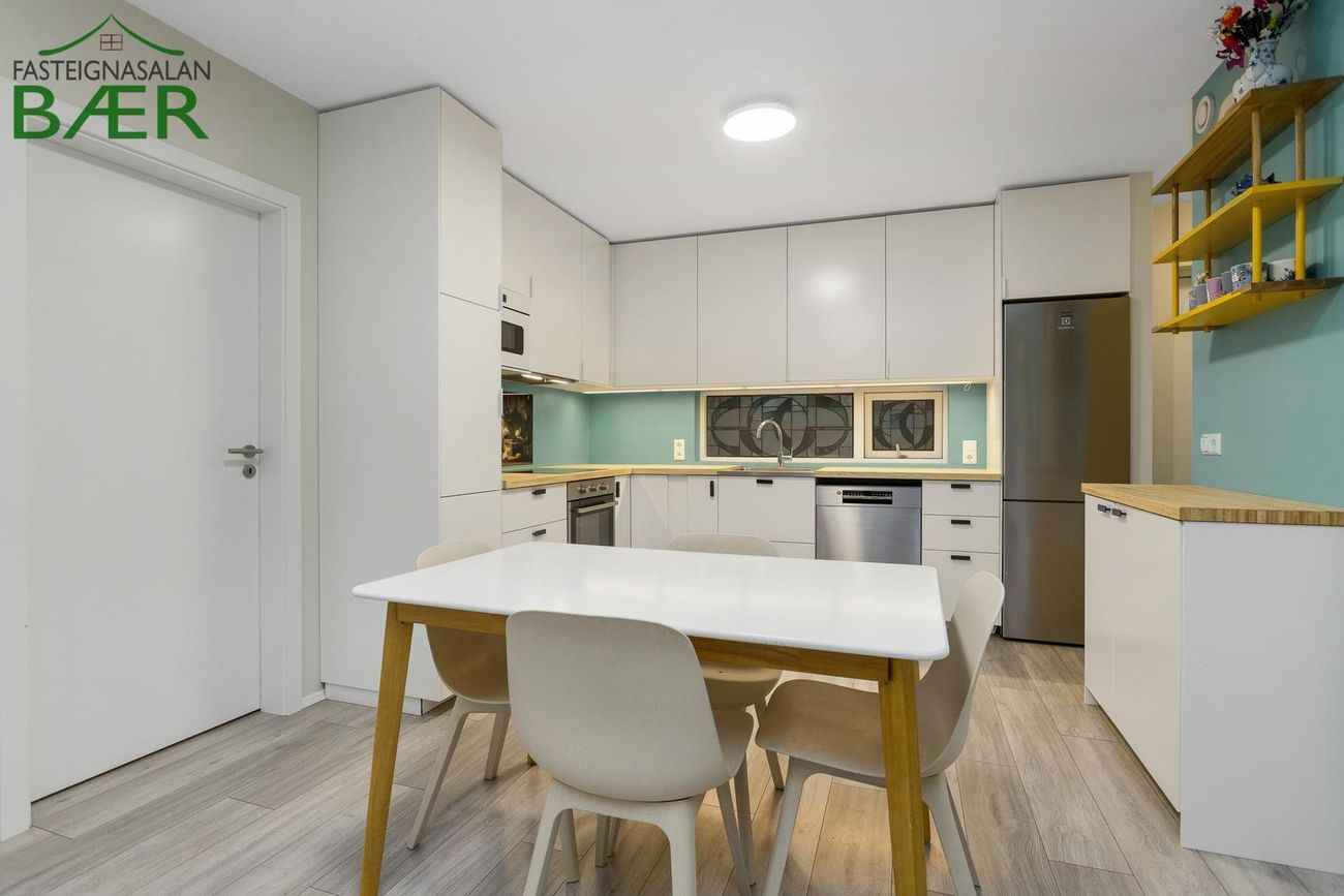 Jöfursbás 11B, 112 Reykjavík