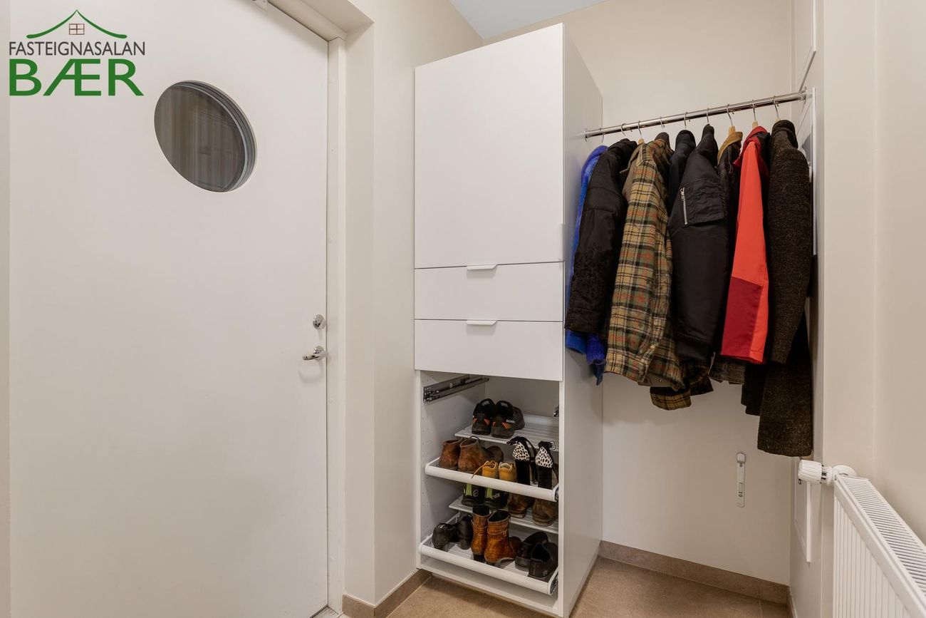 Jöfursbás 11B, 112 Reykjavík