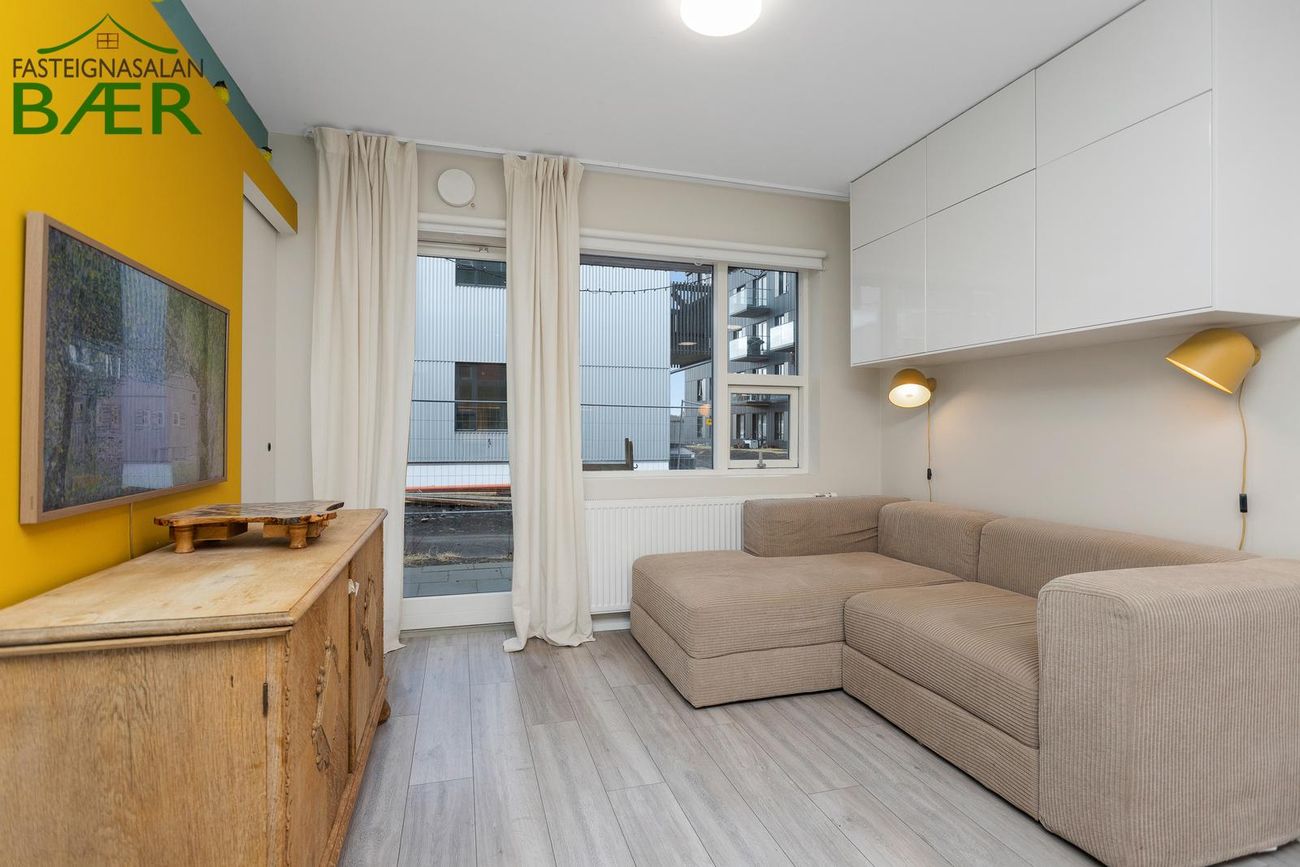 Jöfursbás 11B, 112 Reykjavík