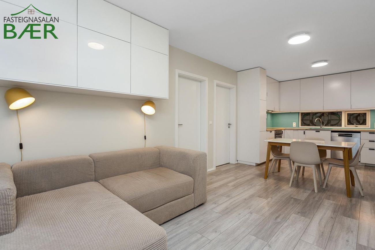 Jöfursbás 11B, 112 Reykjavík