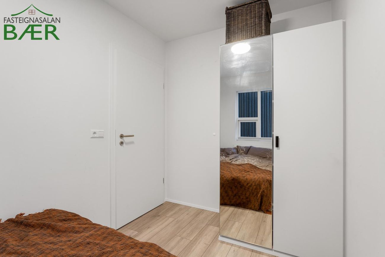 Jöfursbás 11B, 112 Reykjavík