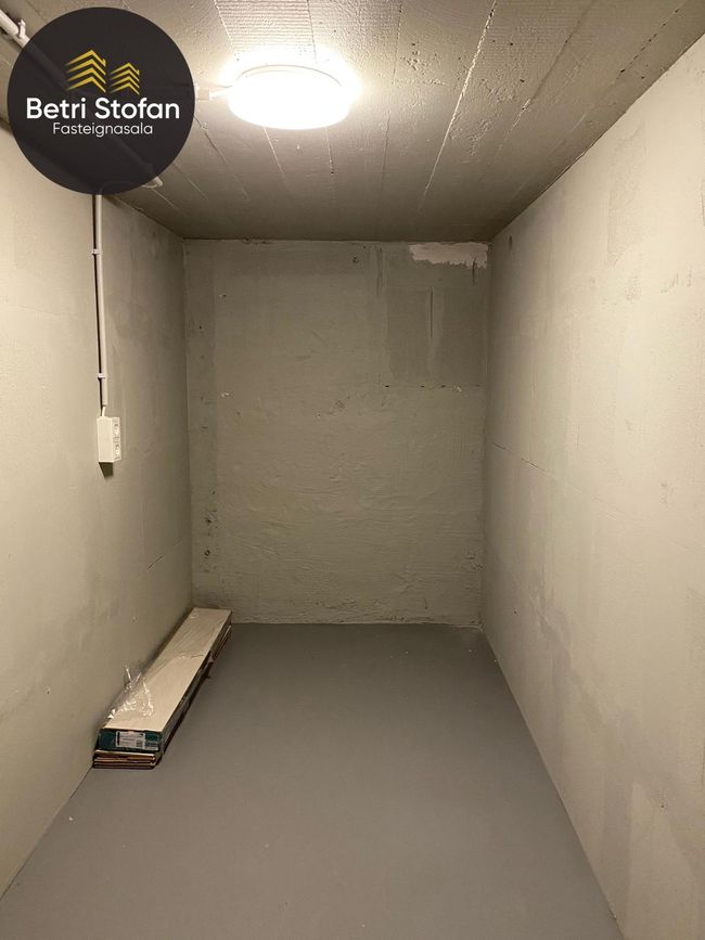 Laugavegur 145, 105 Reykjavík