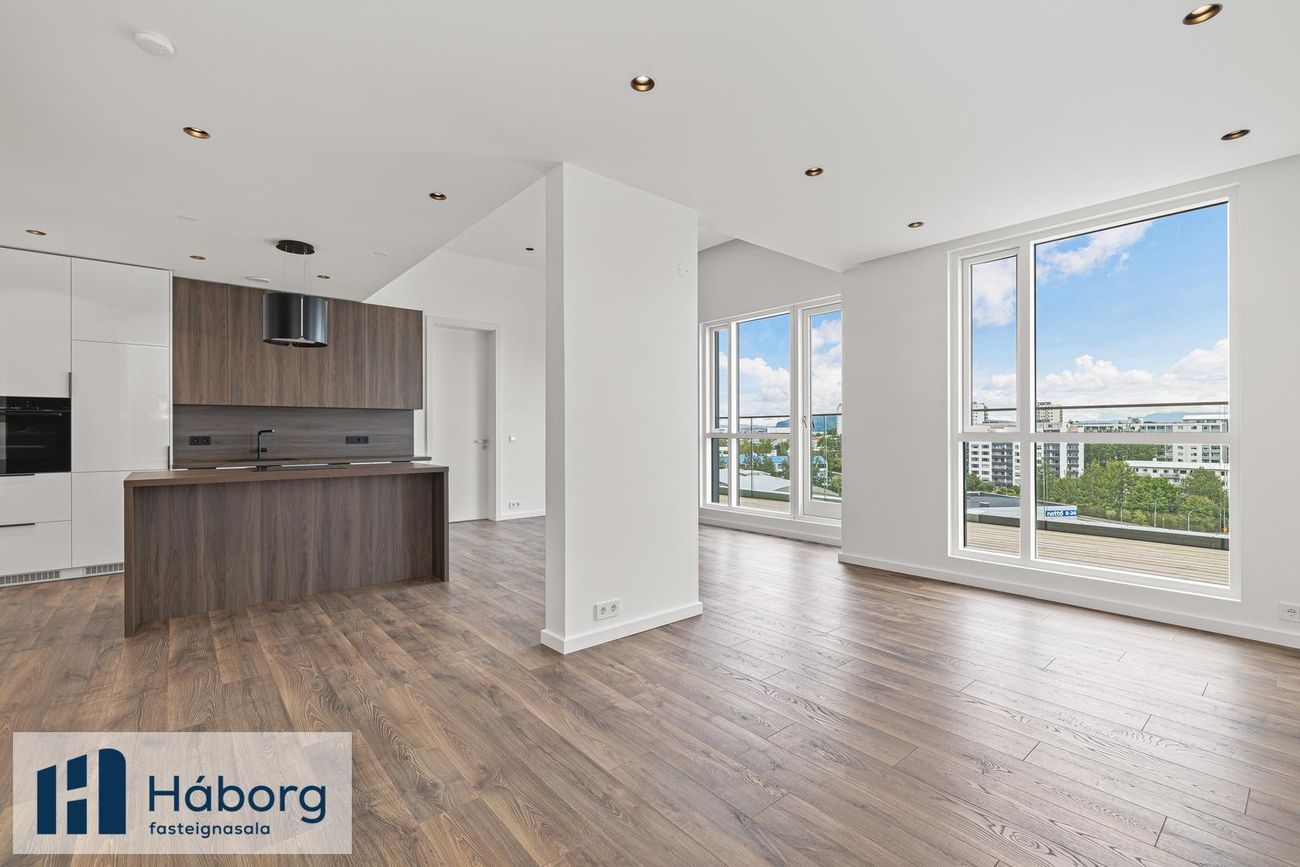 Grensásvegur 1F - 0702, 108 Reykjavík