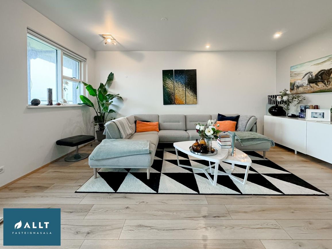 Tjarnabraut 14, 260 Reykjanesbær