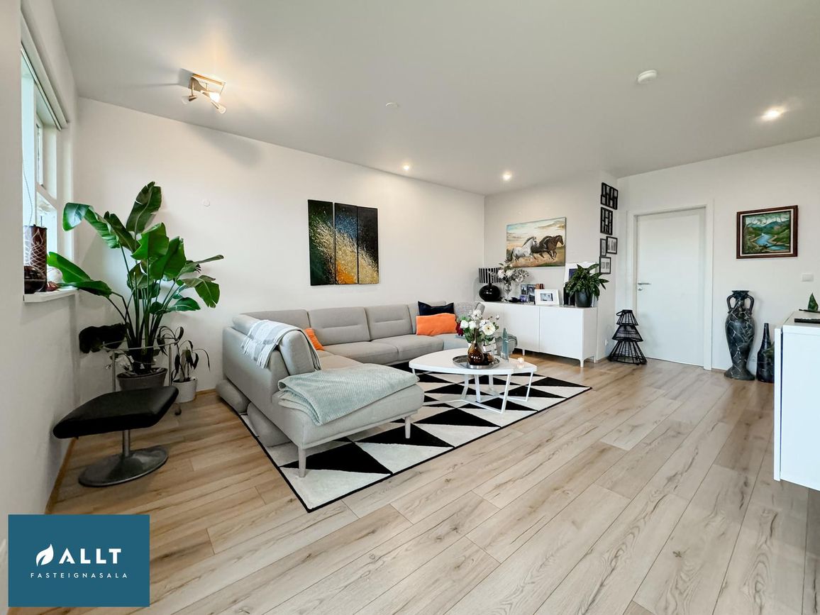 Tjarnabraut 14, 260 Reykjanesbær