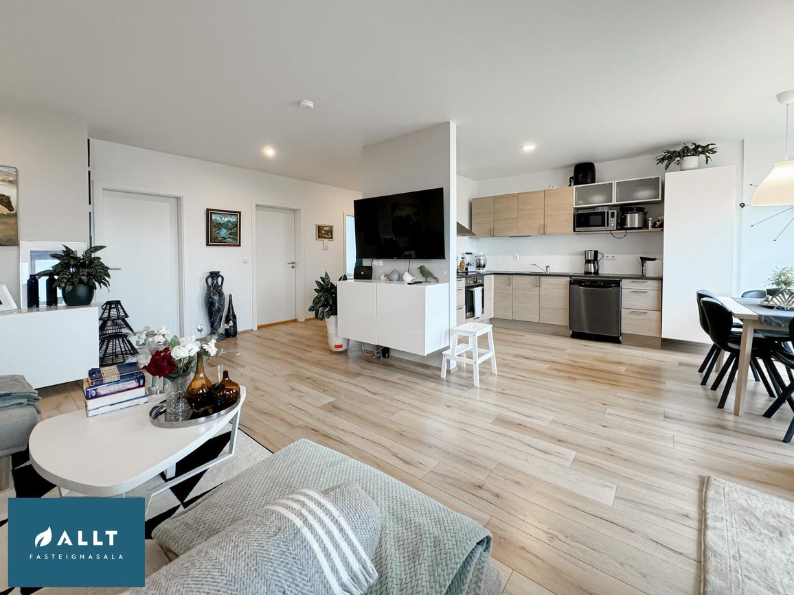 Tjarnabraut 14, 260 Reykjanesbær