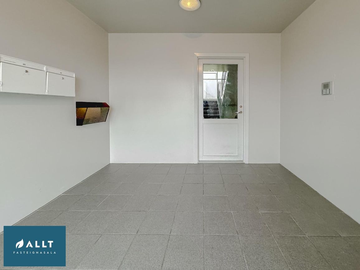 Tjarnabraut 14, 260 Reykjanesbær