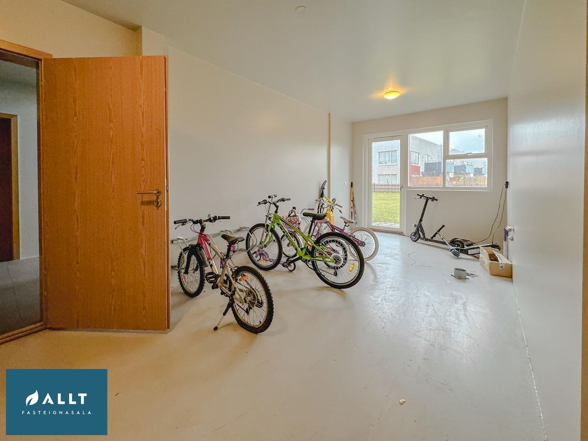 Tjarnabraut 14, 260 Reykjanesbær