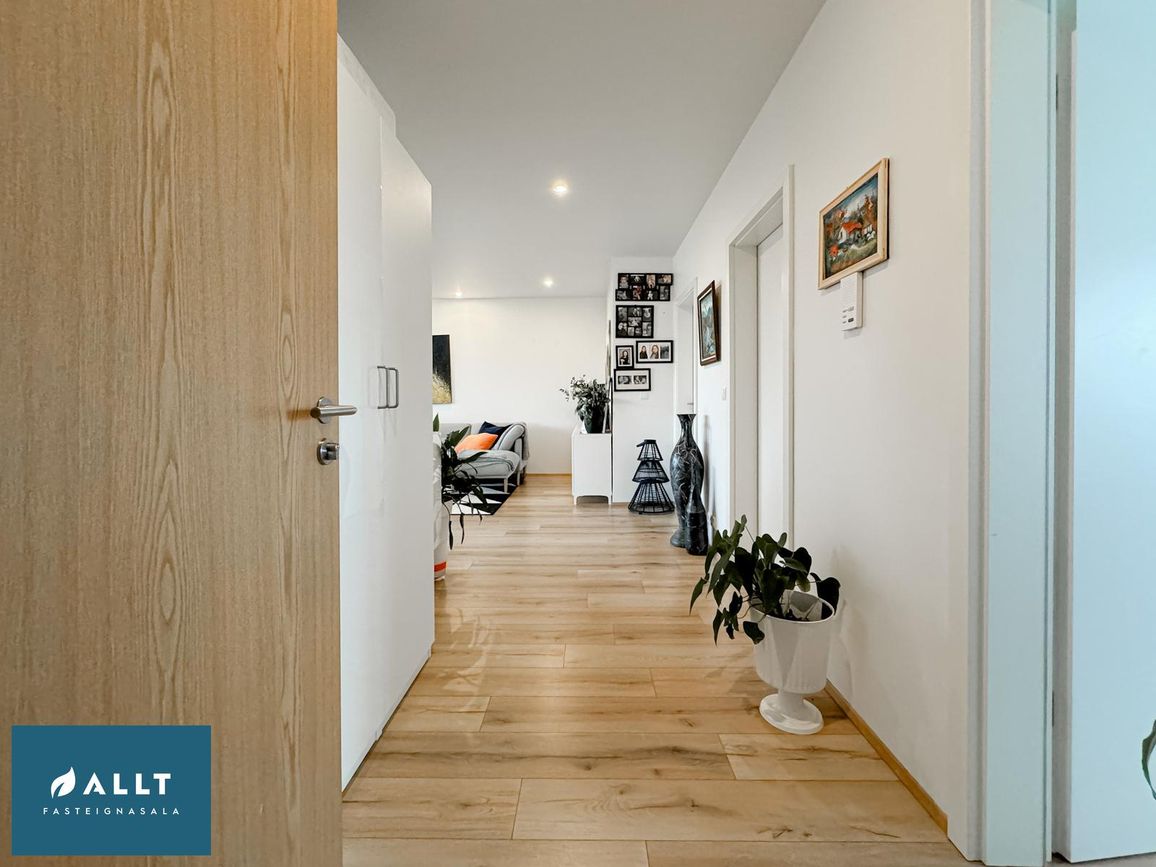 Tjarnabraut 14, 260 Reykjanesbær