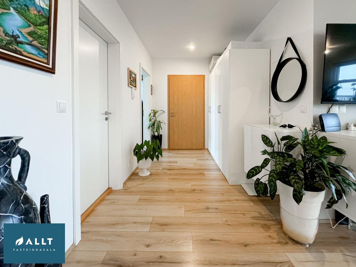 Tjarnabraut 14, 260 Reykjanesbær