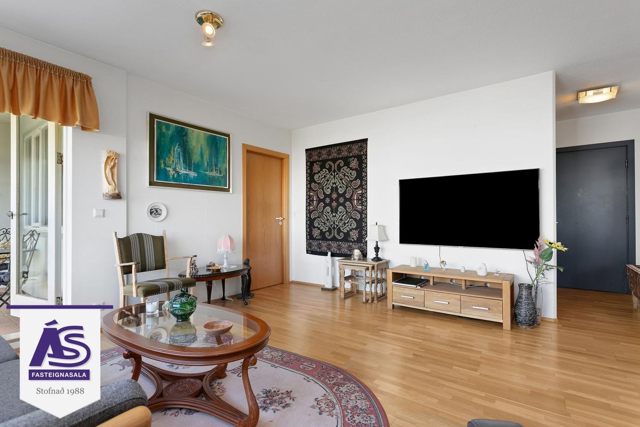 Hjallabraut 33, 220 Hafnarfjörður