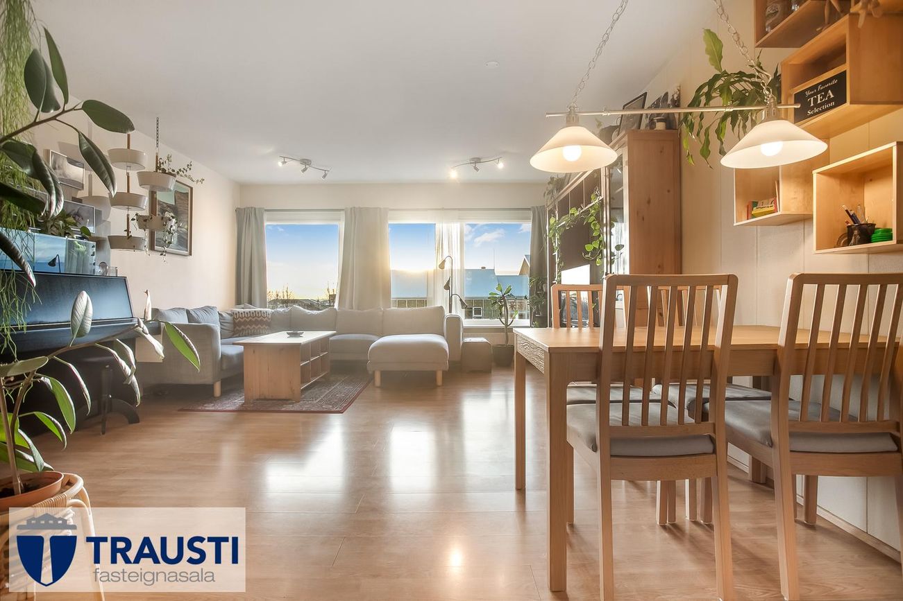 Lerkigrund 1, 300 Akranes