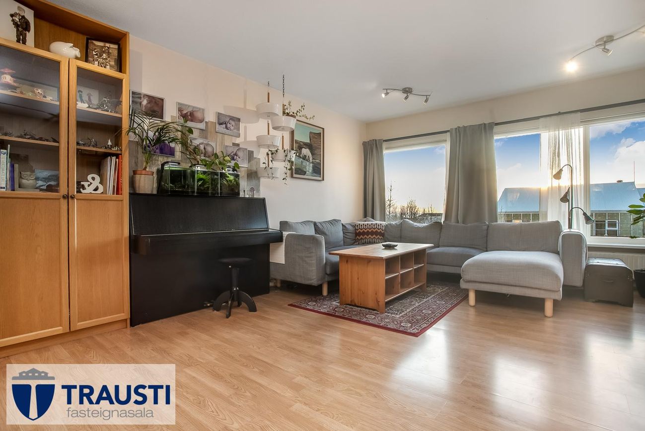 Lerkigrund 1, 300 Akranes