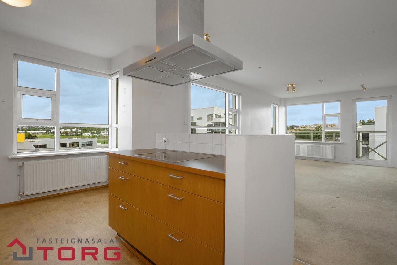 Strikið 4 - 0515, 210 Garðabær