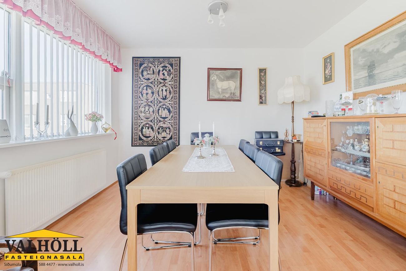 Kristnibraut 79, 113 Reykjavík