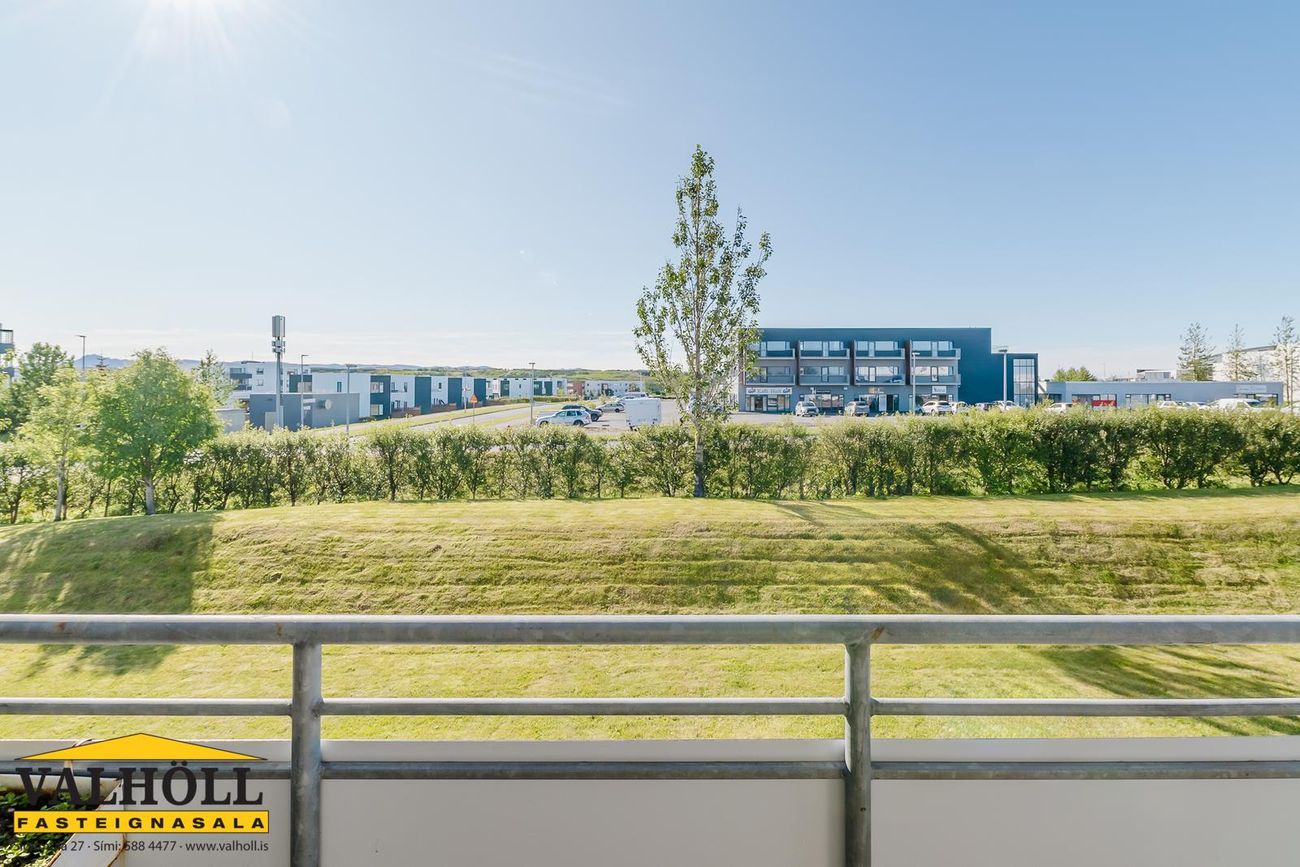 Kristnibraut 79, 113 Reykjavík