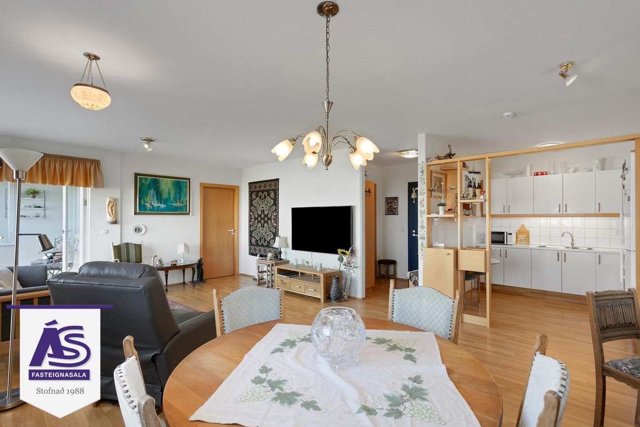 Hjallabraut 33, 220 Hafnarfjörður