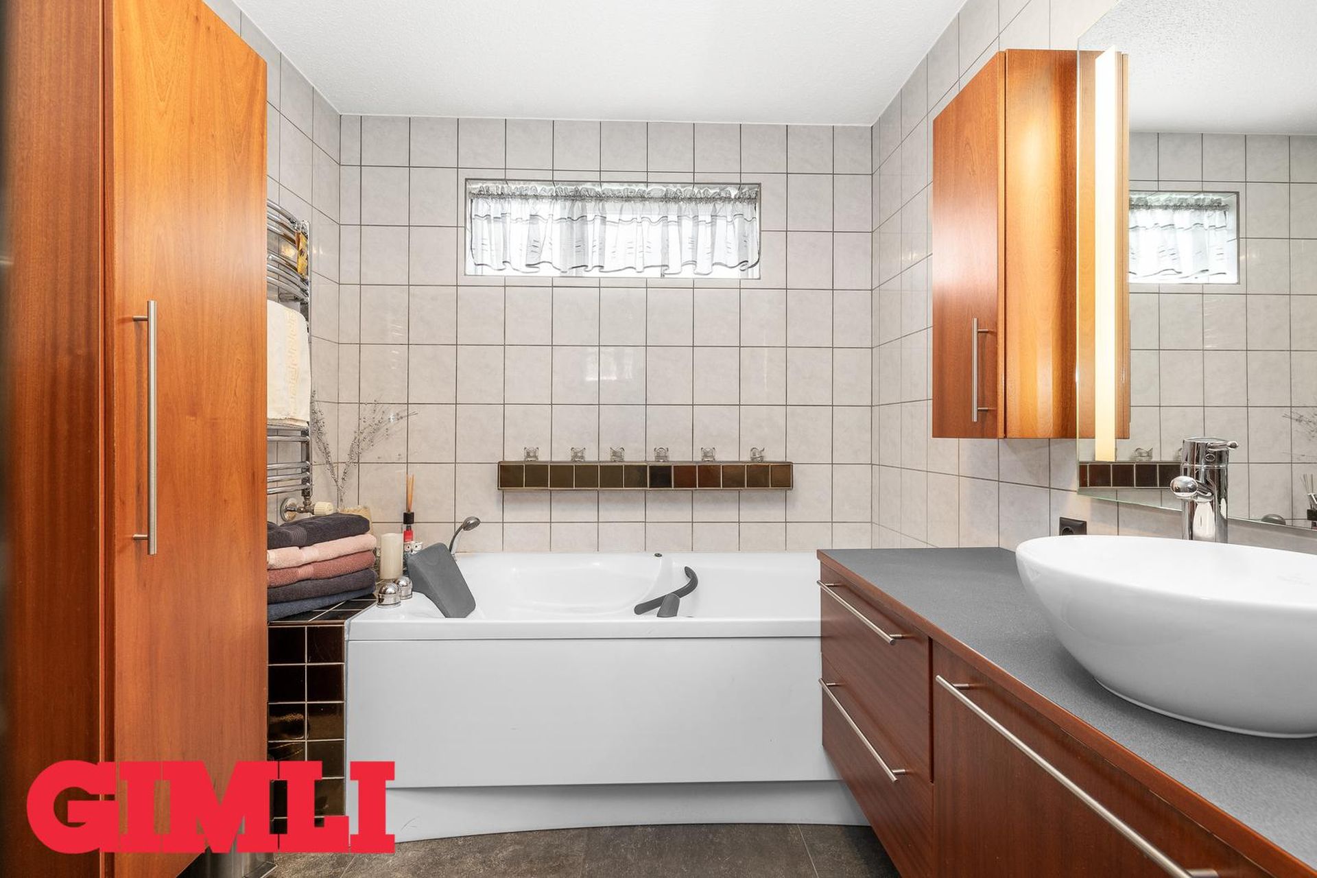 Sporhamrar 8, 112 Reykjavík