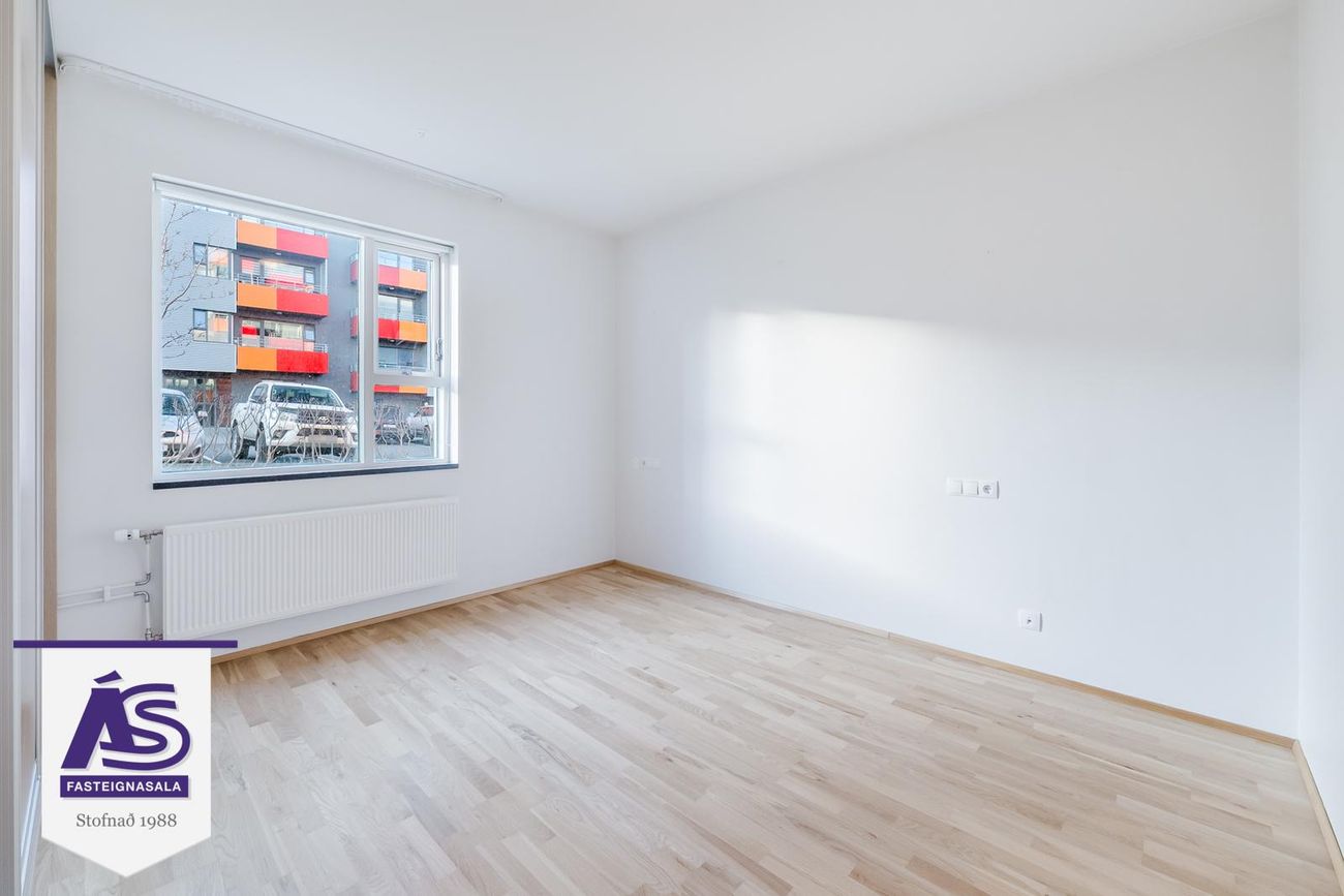 Skipalón 4 - 0102, 220 Hafnarfjörður