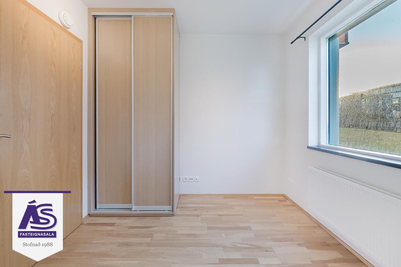 Skipalón 4 - 0102, 220 Hafnarfjörður